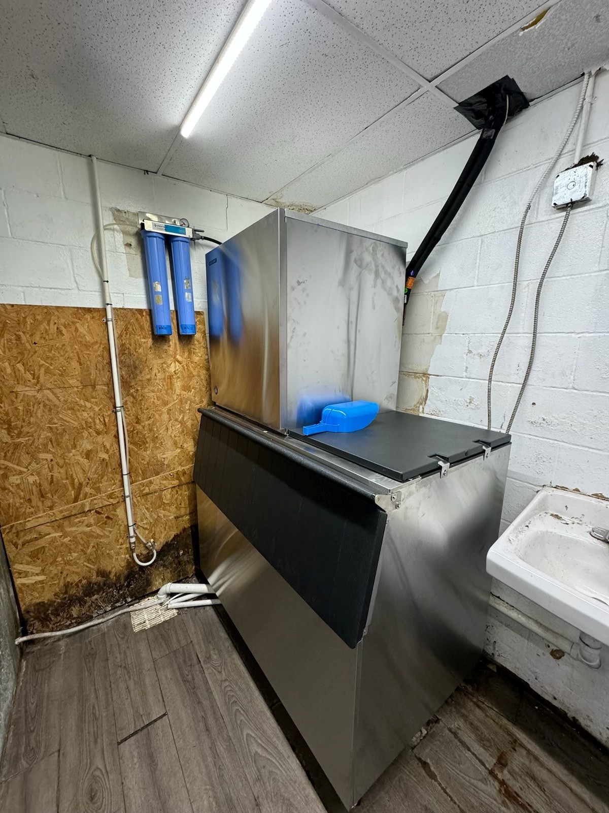 Project Spotlight:  One Stop Express – Hoshizaki Ice Machine Install